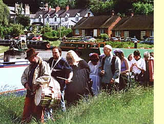  The pre-wedding procession  