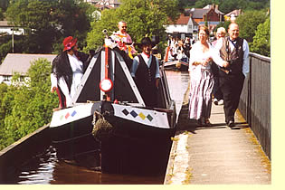  The wedding party on the Pontcysyllte Aqueduct  